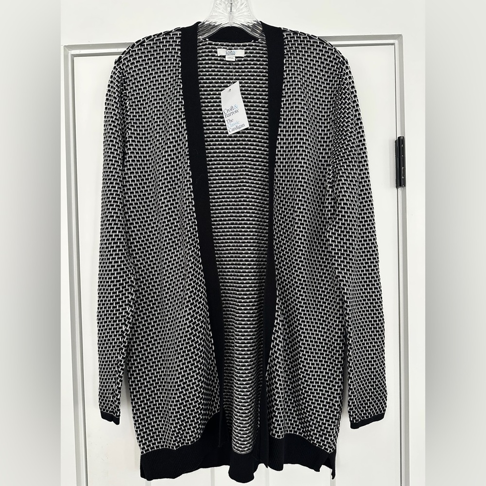 Croft & Barrow “The Classic Cardigan” – Black & White – Size M – NWT